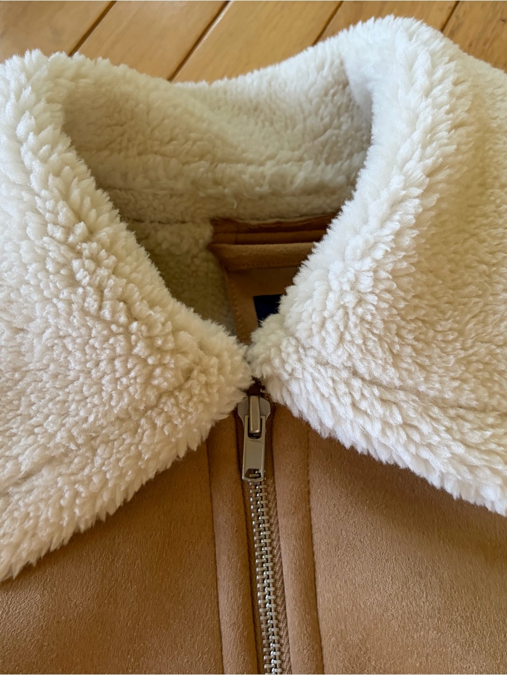 GAP Tan Jacket with Cream Sherpa Trim - Picture 4 of 9